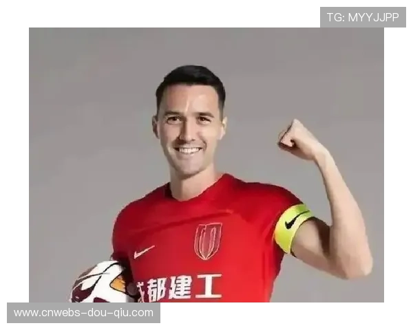 深圳新鹏城签下成都蓉城队长周定洋，转会市场表现活跃